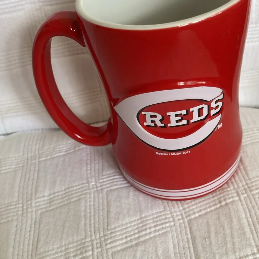 Cincinnati Reds mugs by Boelter Brands